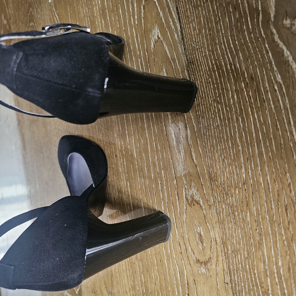Gucci Women's Black Heels - Picture 8 of 12